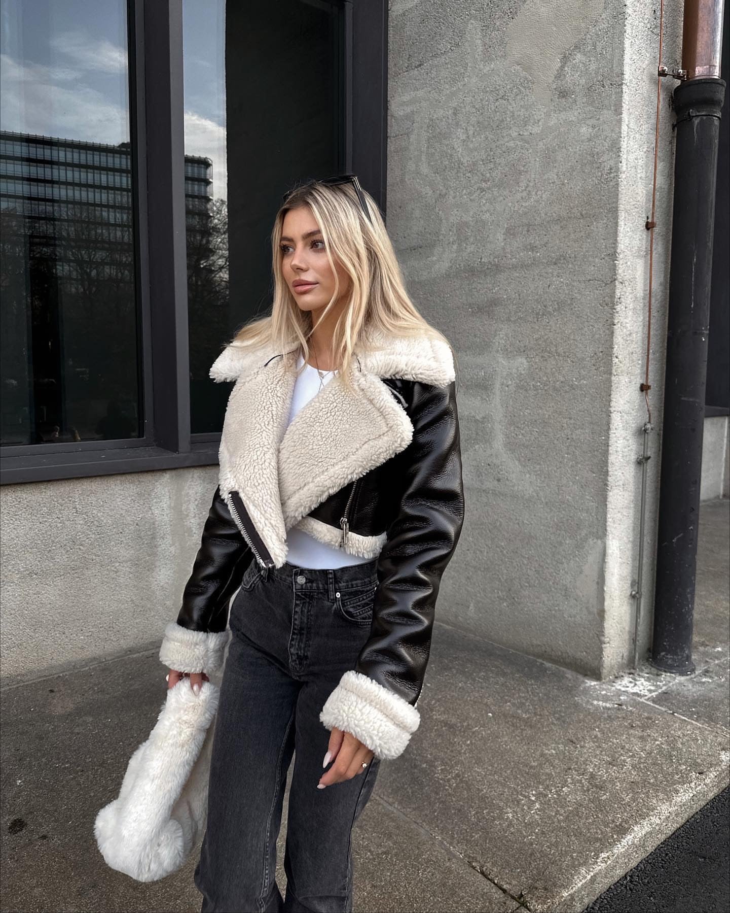 Manteau court intégré en fourrure tendance