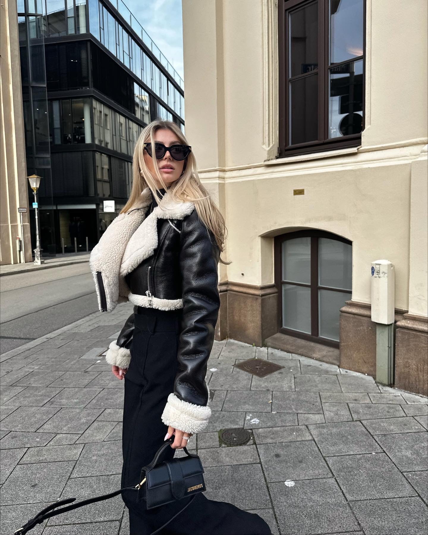 Manteau court intégré en fourrure tendance