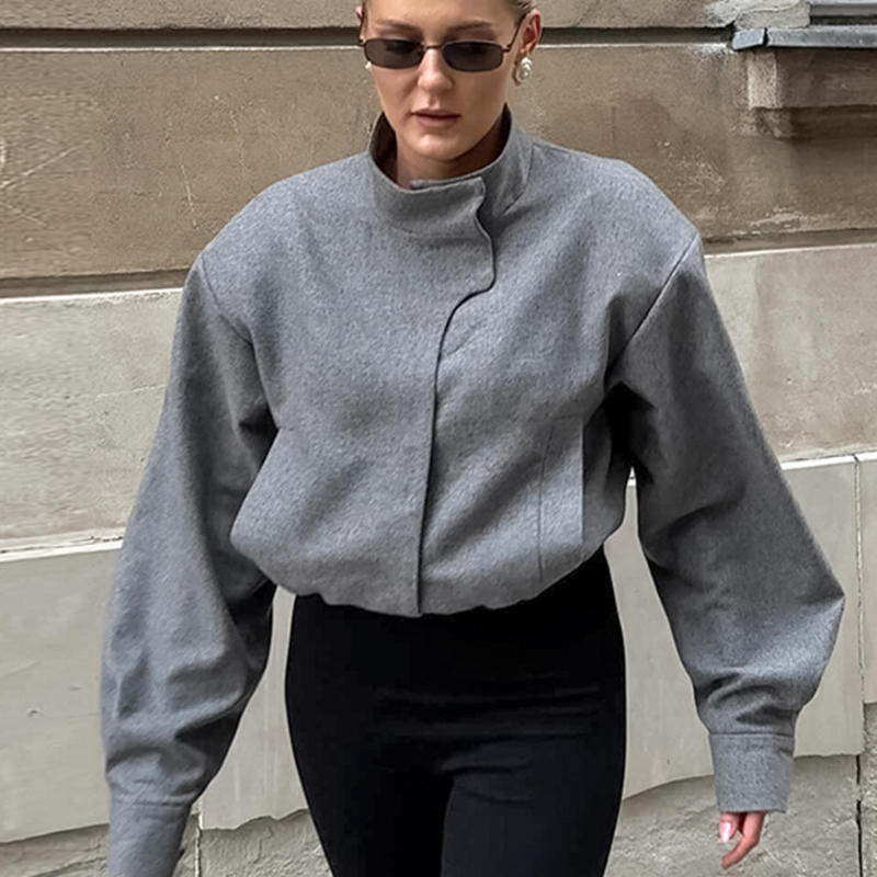 Manteau gris à col montant en laine