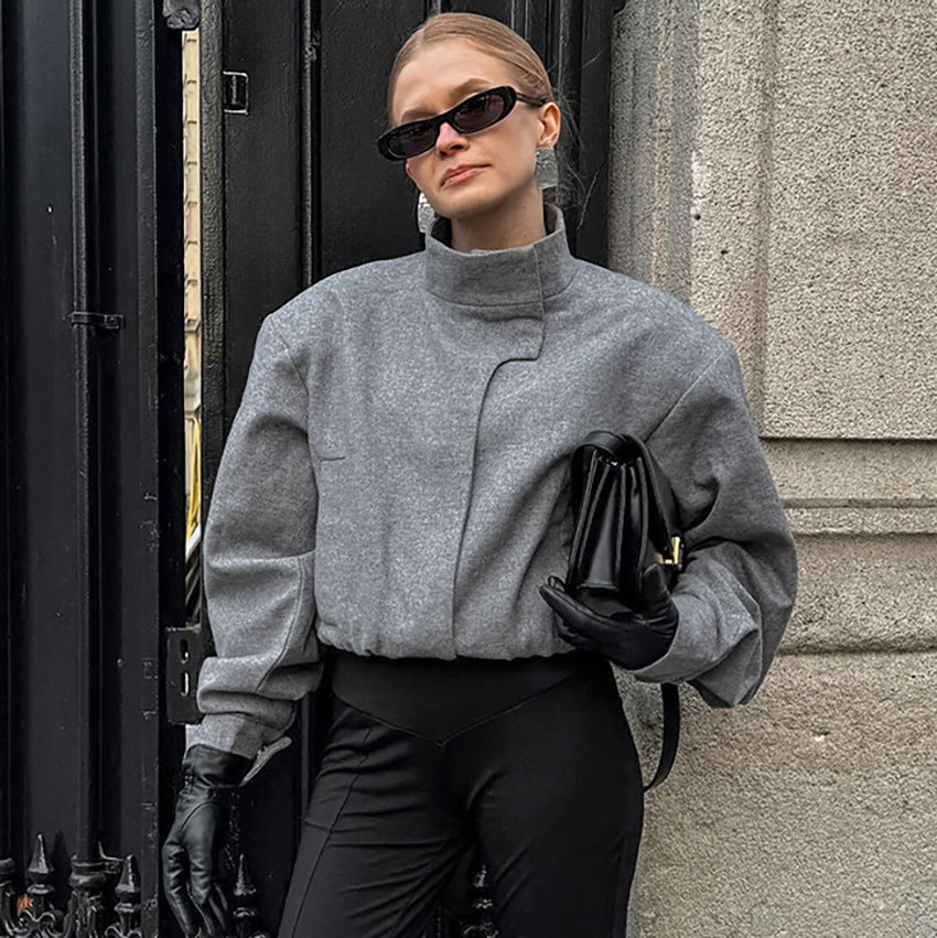 Manteau gris à col montant en laine