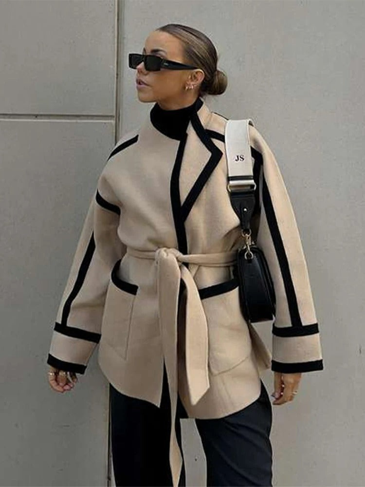 Manteau mi-long en laine bicolore à lacets