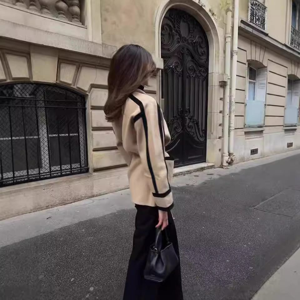 Manteau mi-long en laine bicolore à lacets
